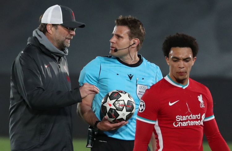 那个会开飞机的音乐家，终于成为NBA千胜教头